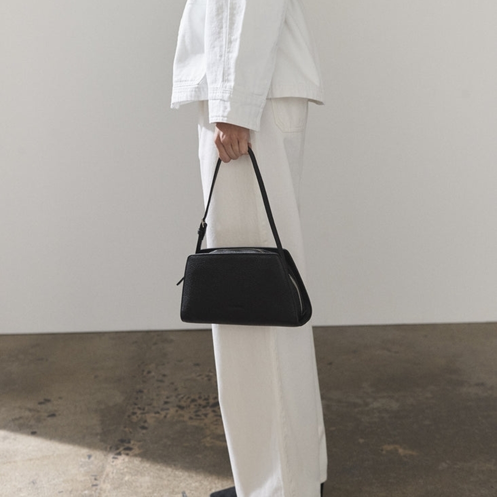 The Horse Clara Shoulder Bag Black